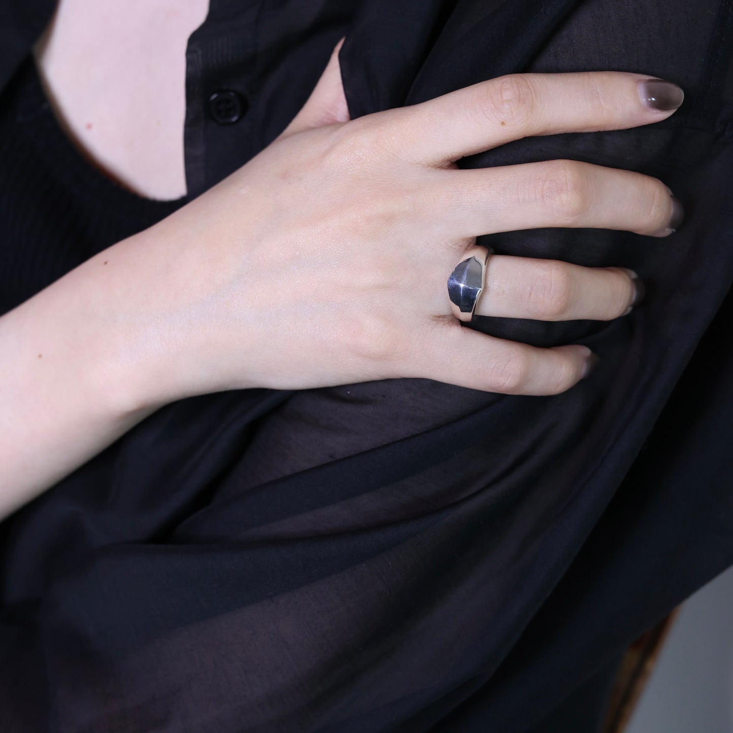 Crossed edge Ring