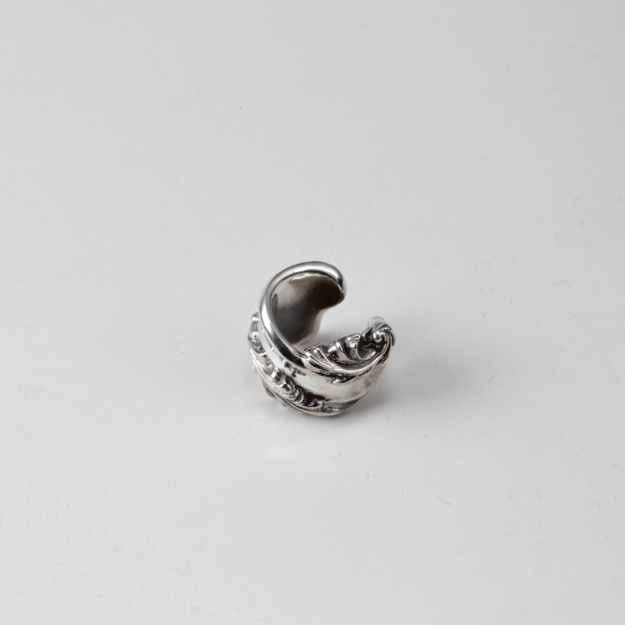 Ribbon & Arabesque Ear cuff