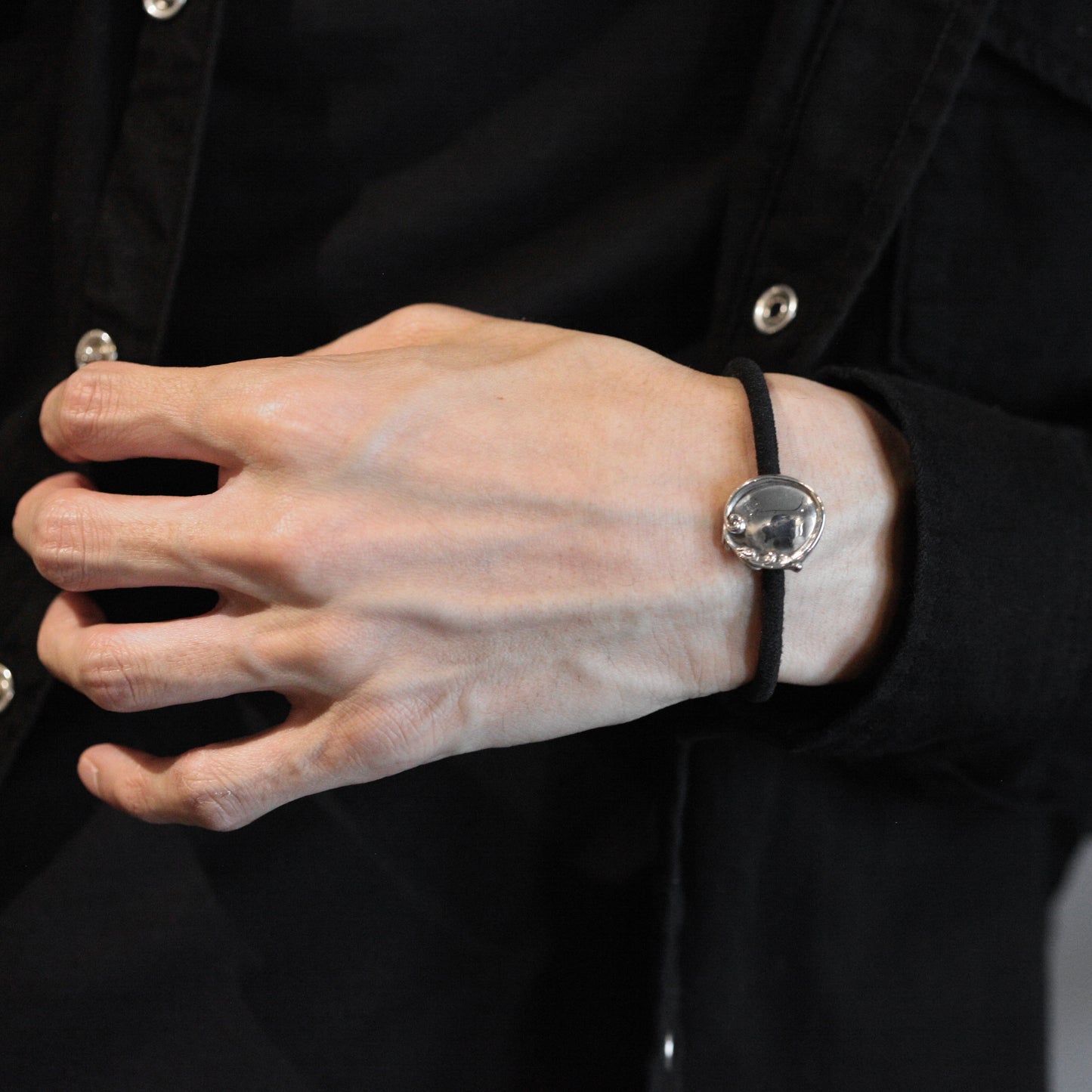 HAIR ELASTIC & MIRRORED BUTTON