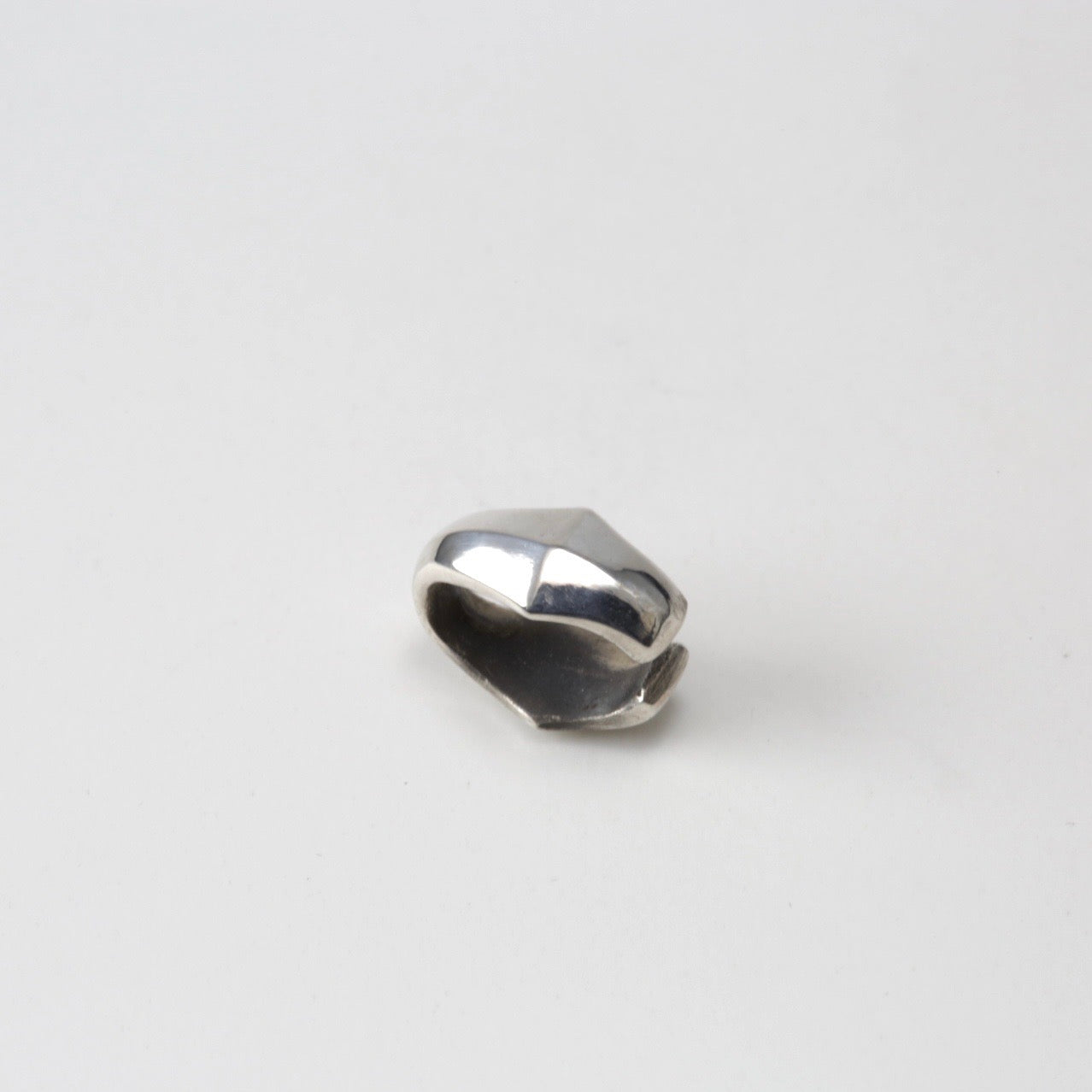Crossed edge Ear cuff
