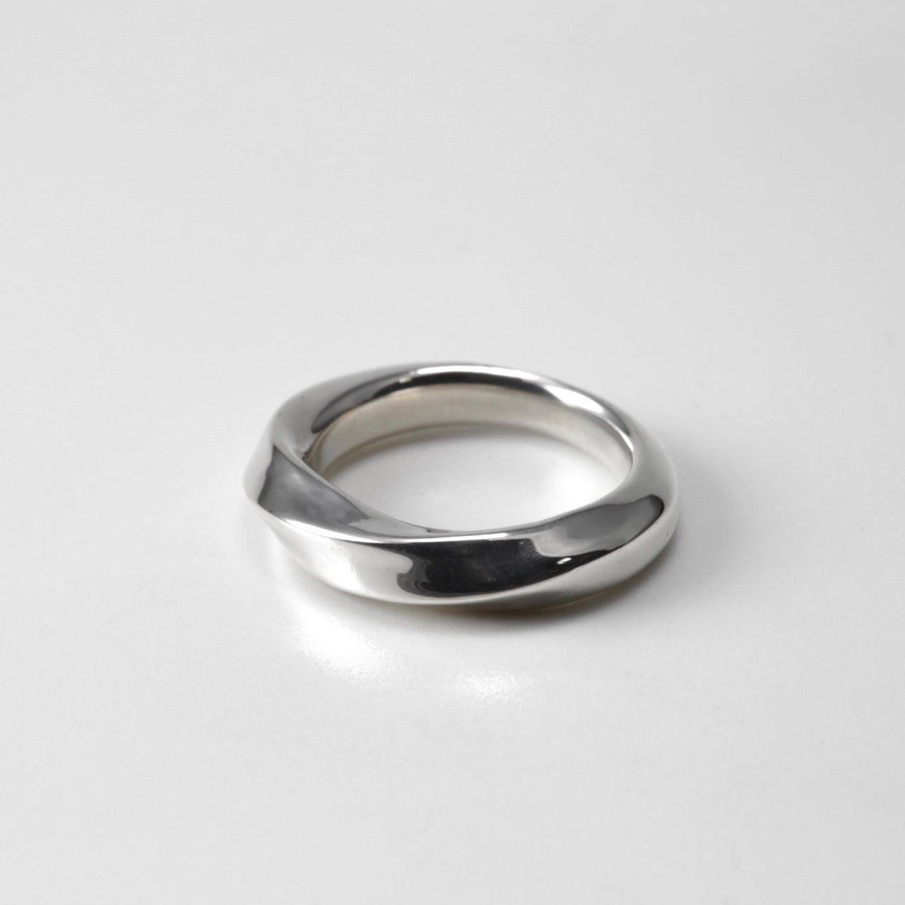 Twist Ring