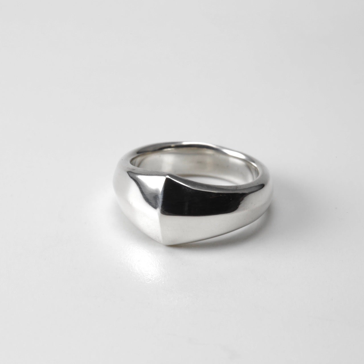 Crossed edge Ring