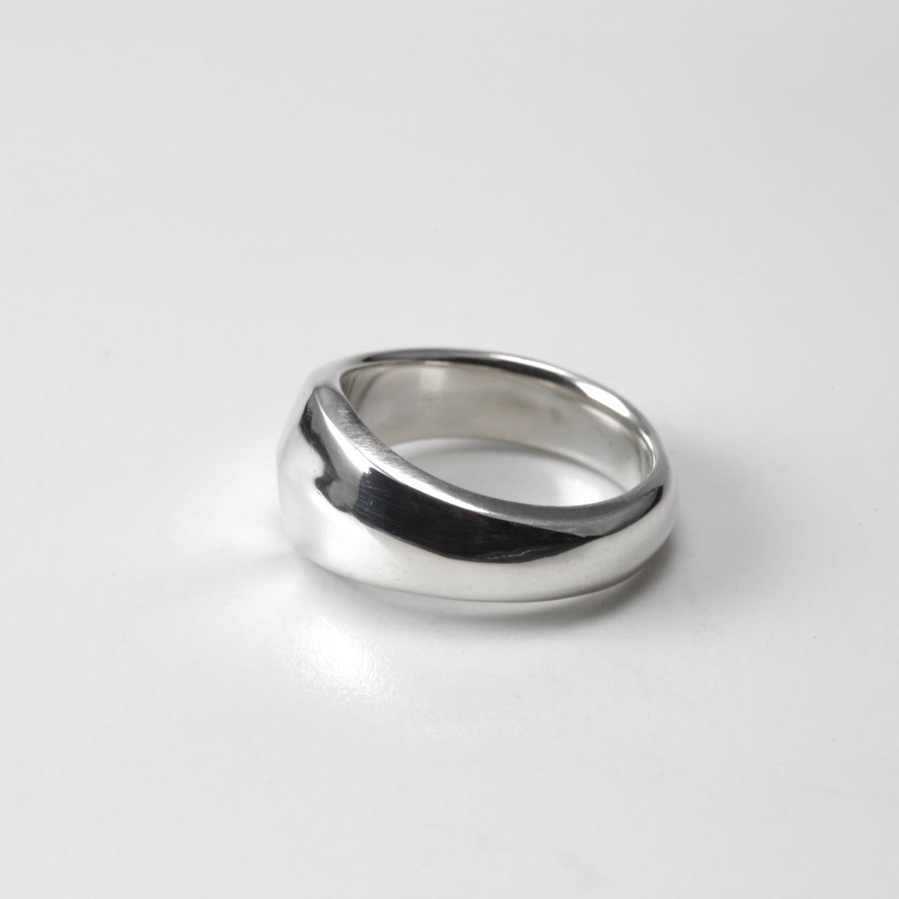 Crossed edge Ring