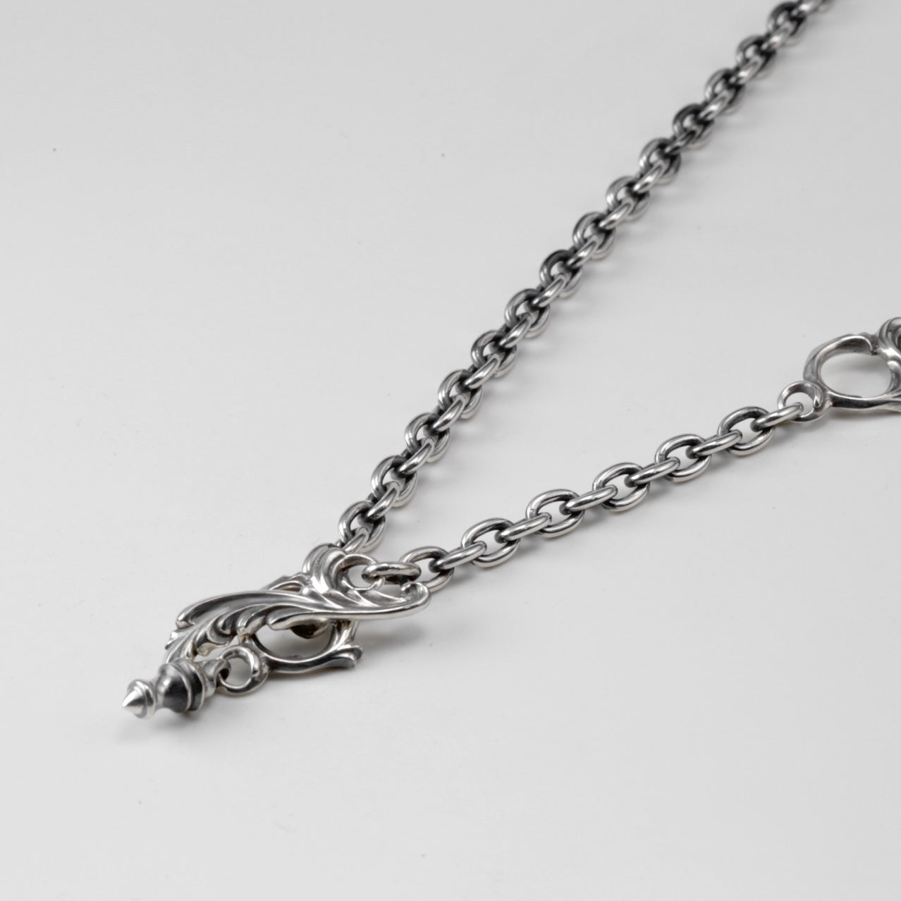 ARABESQUE CHAIN NECKLACE