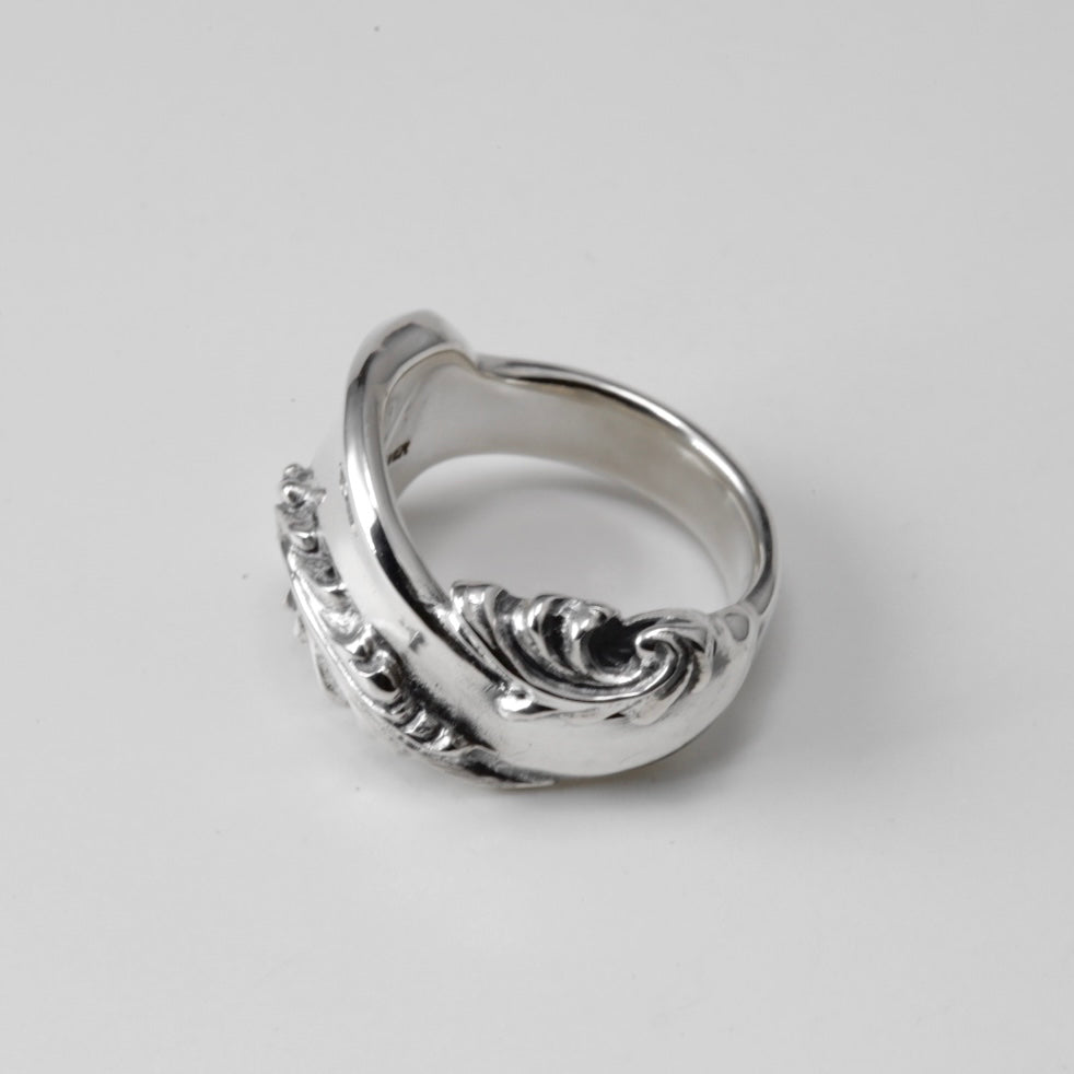 RIBBON & ARABESQUE RING