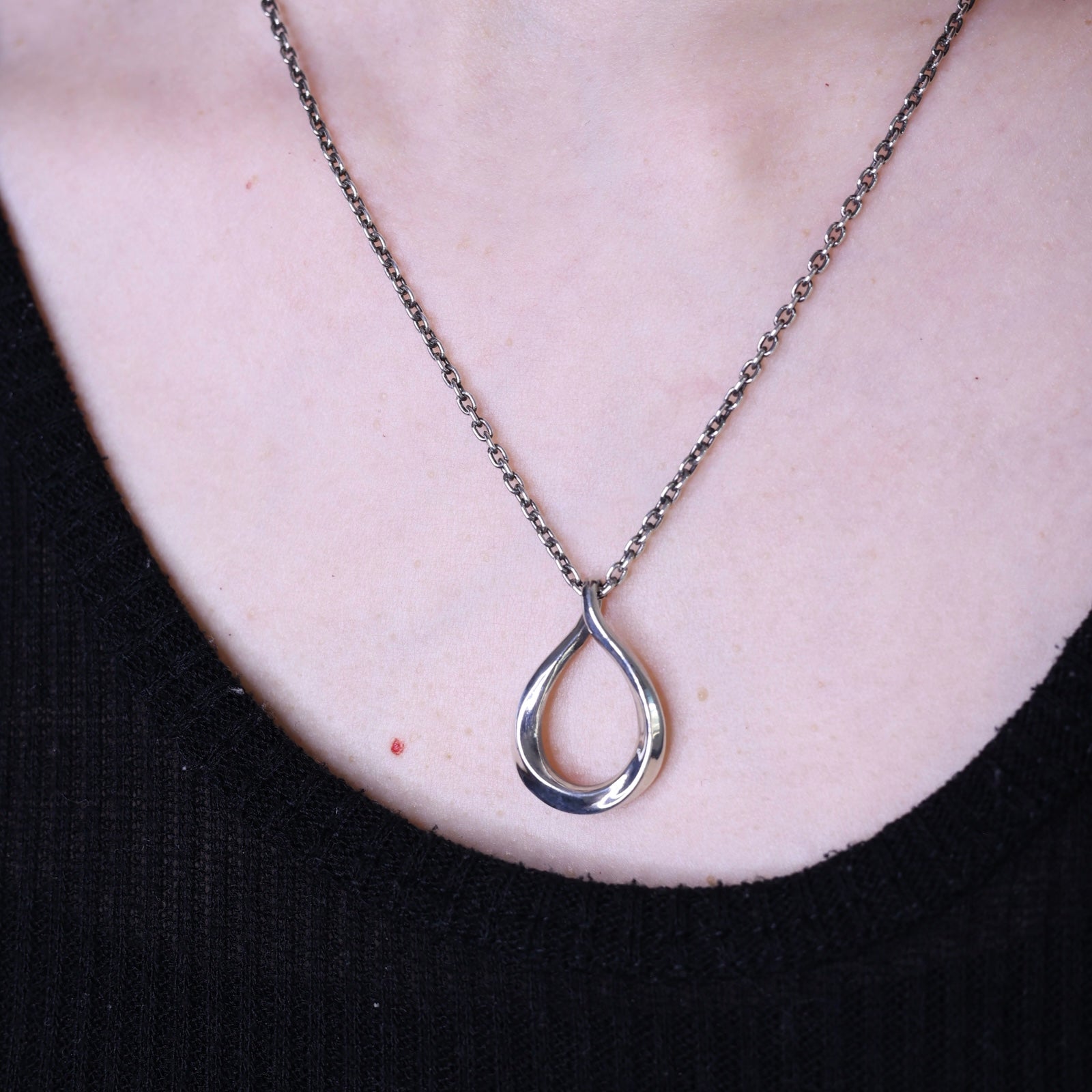 TWIST PENDANT