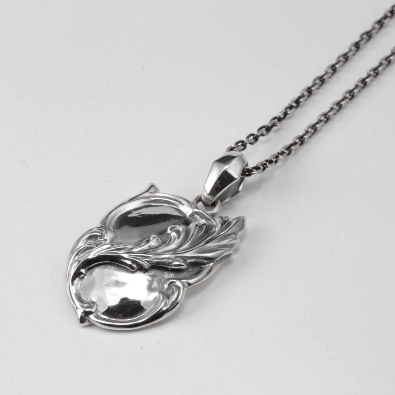 EMBLEM PENDANT