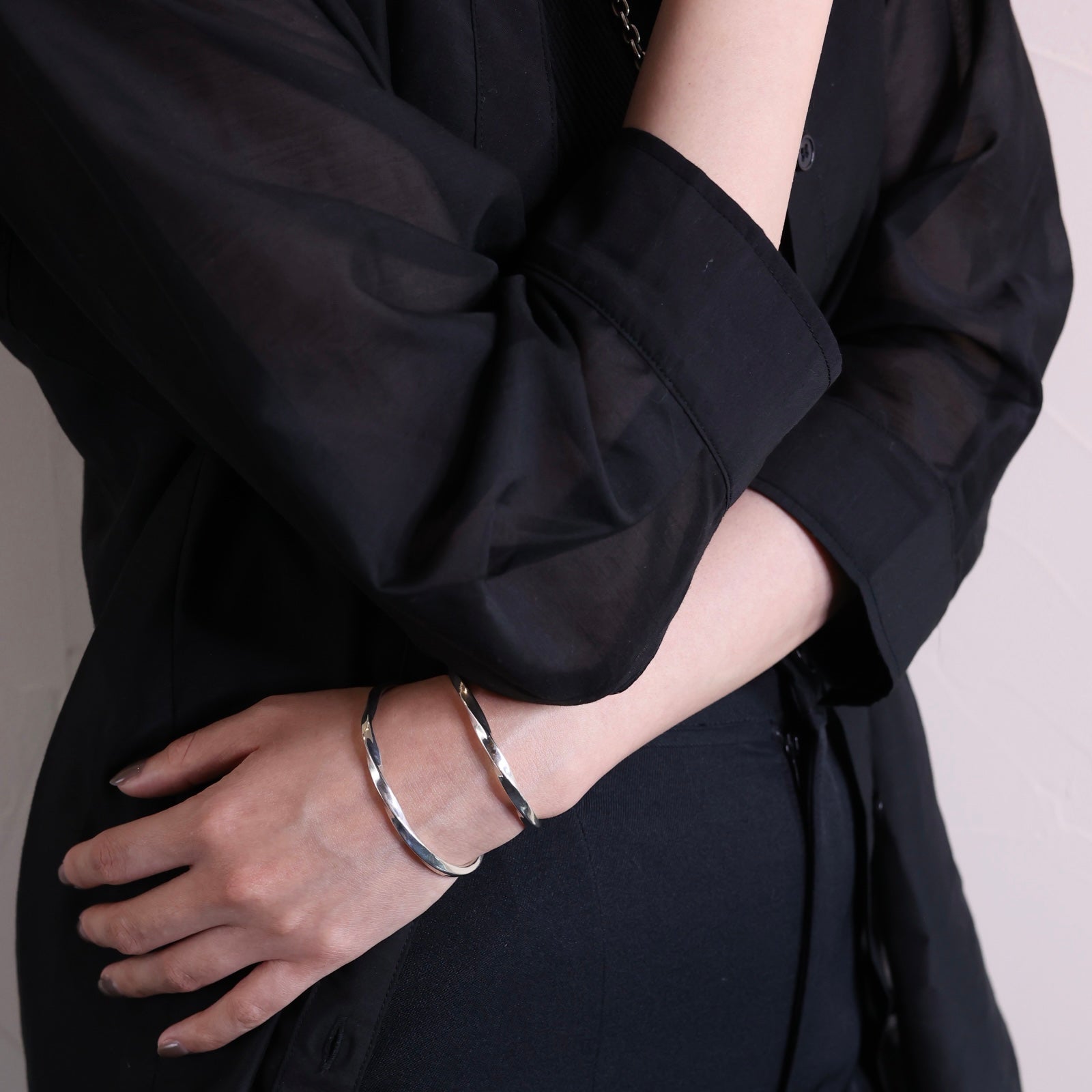 TWIST BANGLE