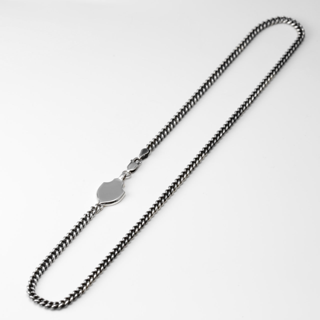 CURVED CHAIN NECKLACE