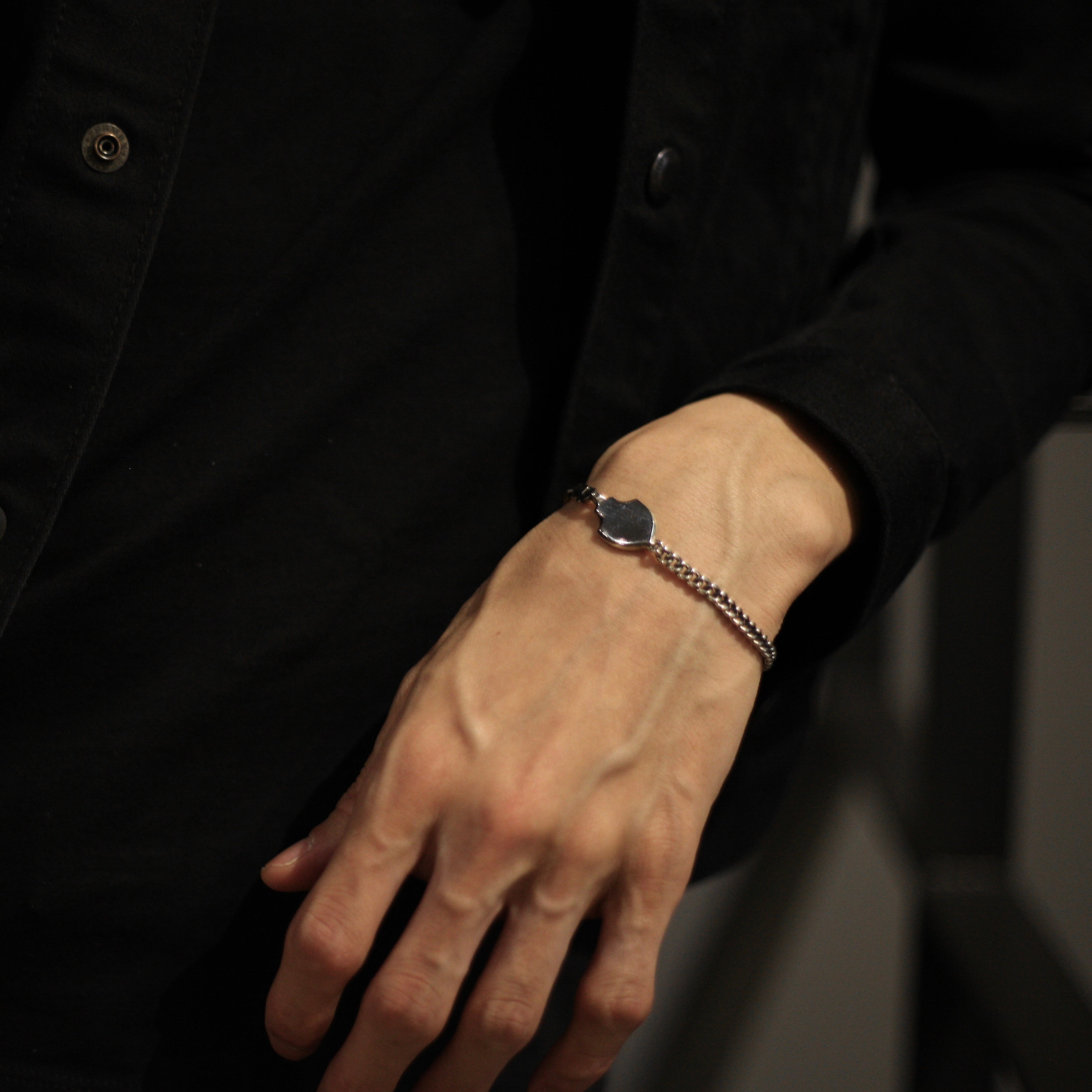 CURVED CHAIN BRACELET