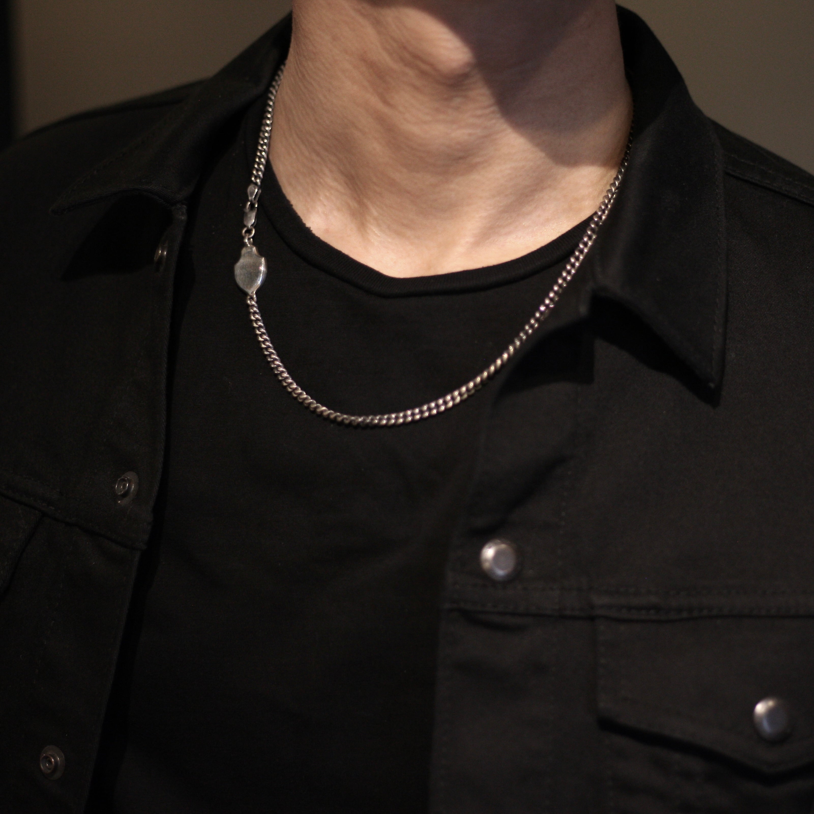 CURVED CHAIN NECKLACE