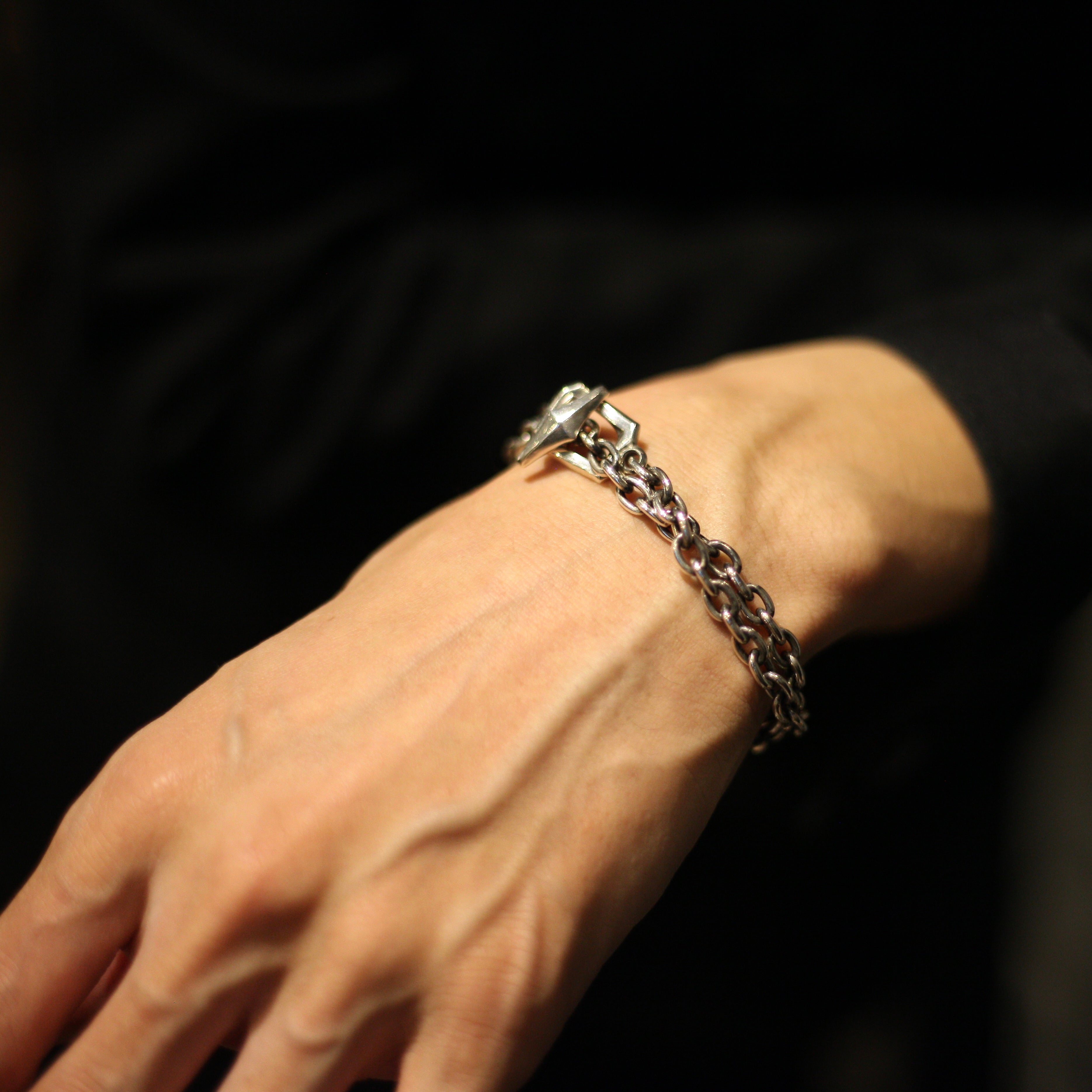 W CHAIN BRACELET