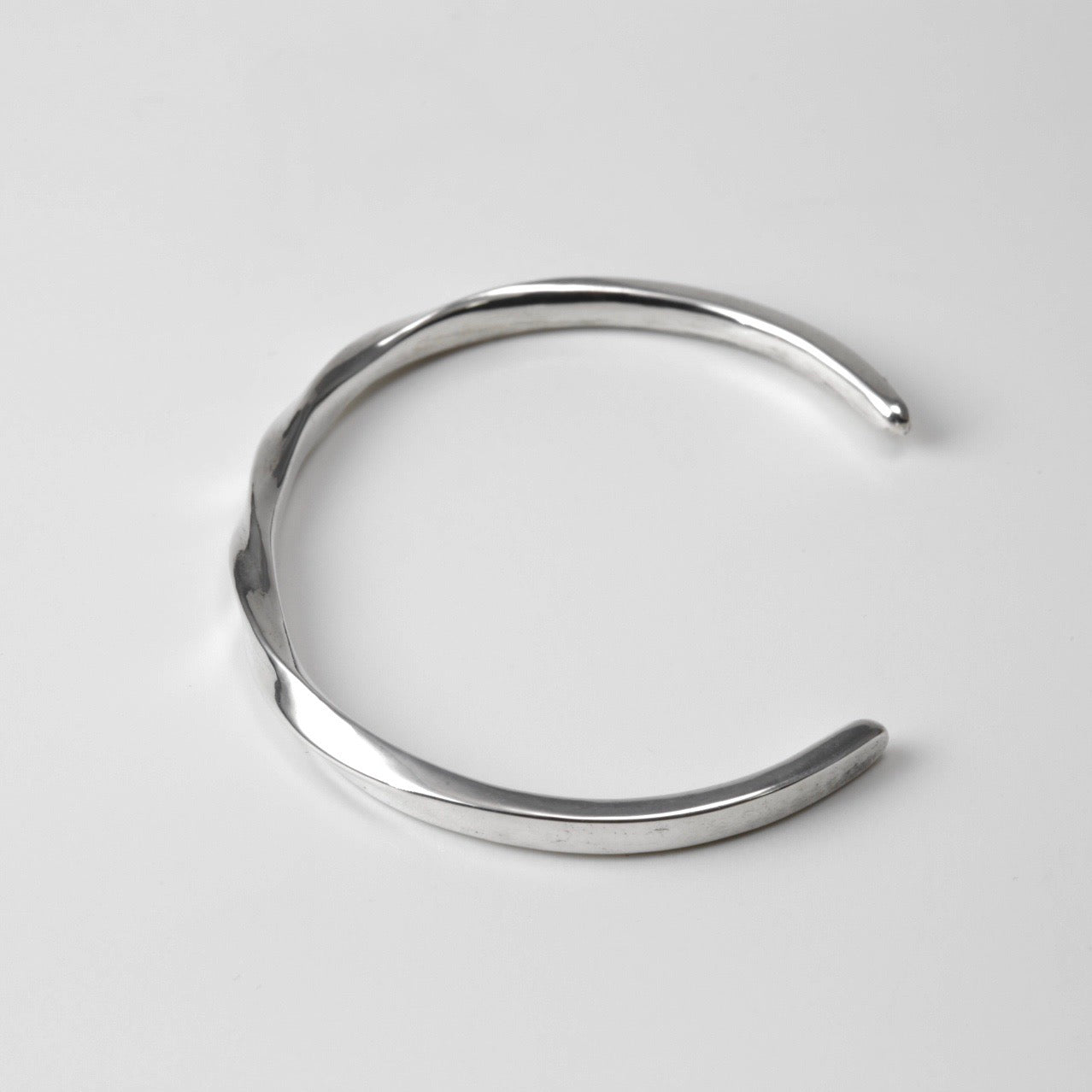 TWIST BANGLE