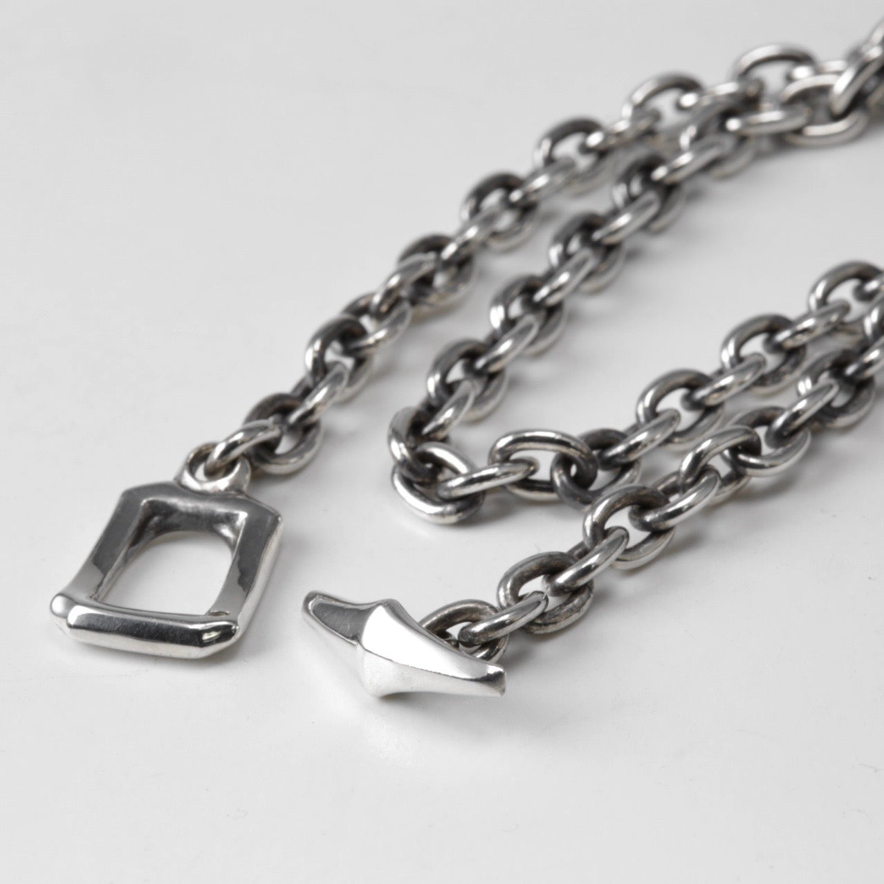 W CHAIN BRACELET