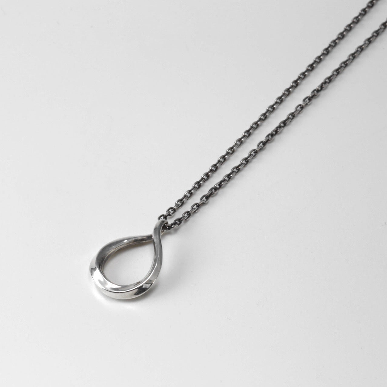 TWIST PENDANT