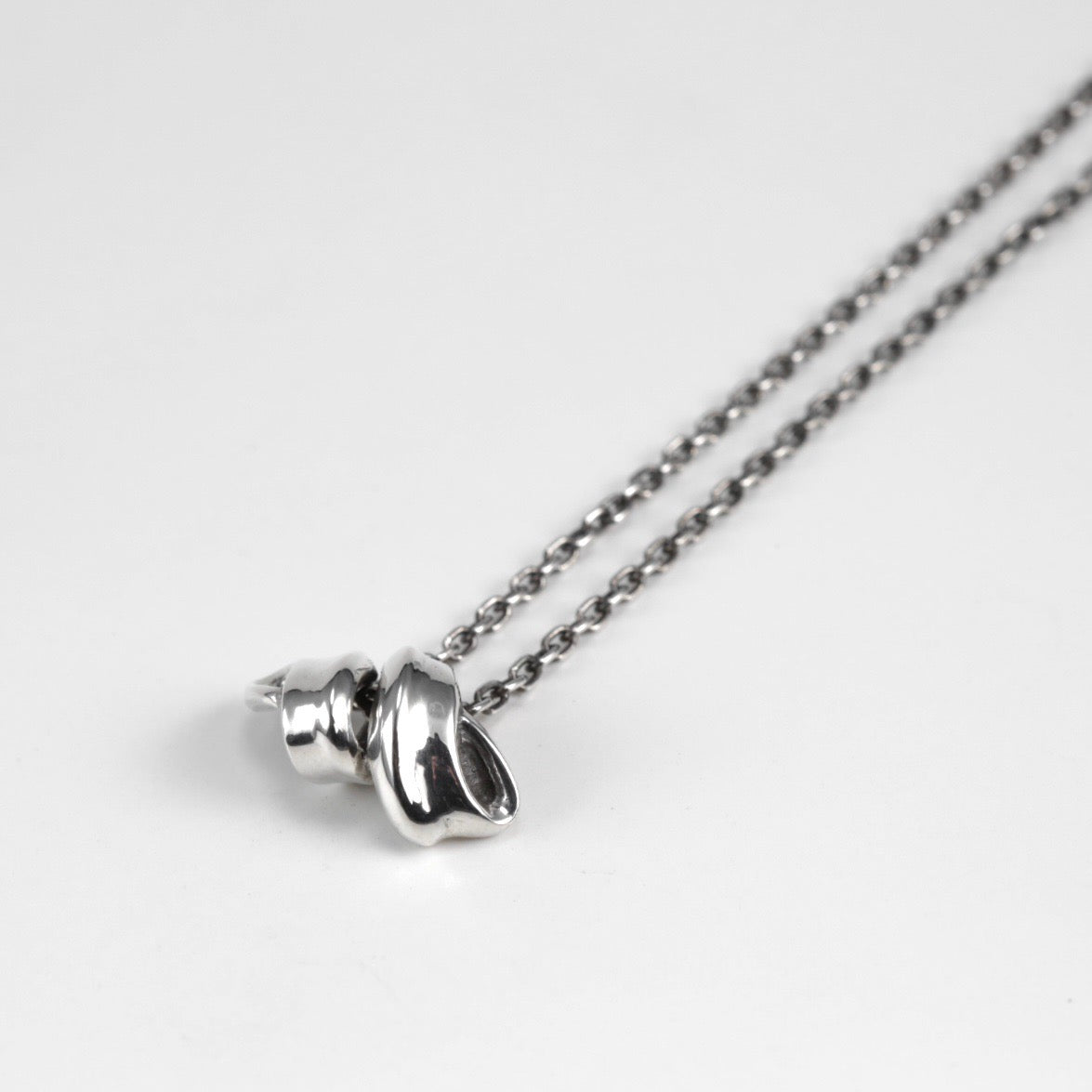 RIBBON PENDANT