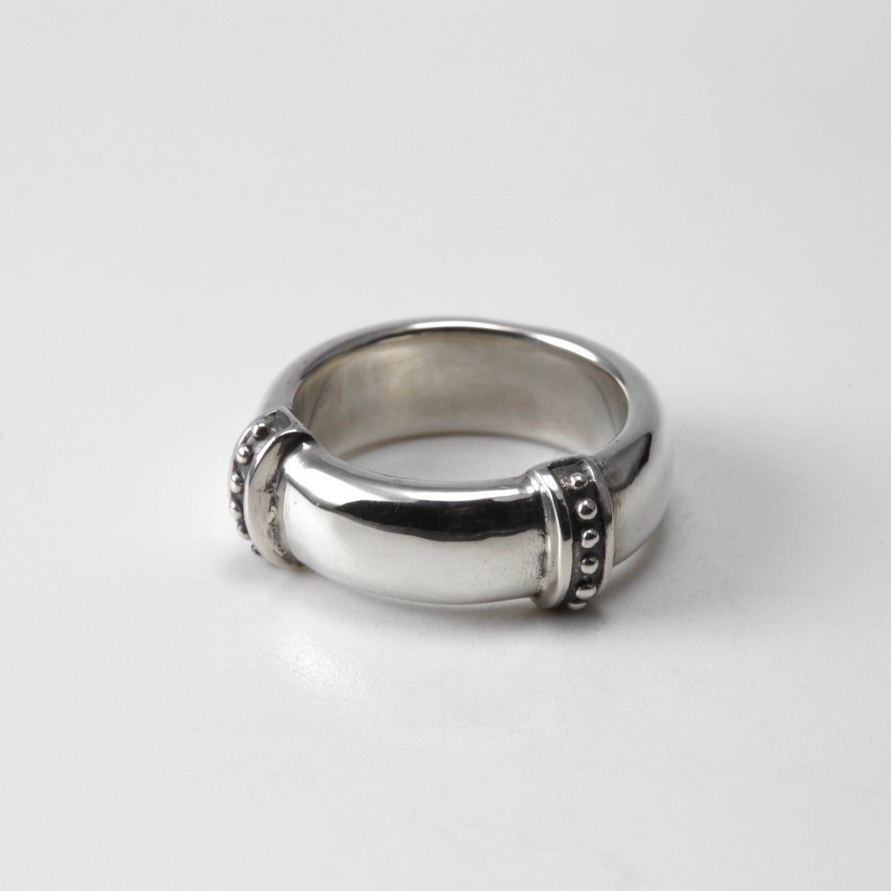 STUDS RING