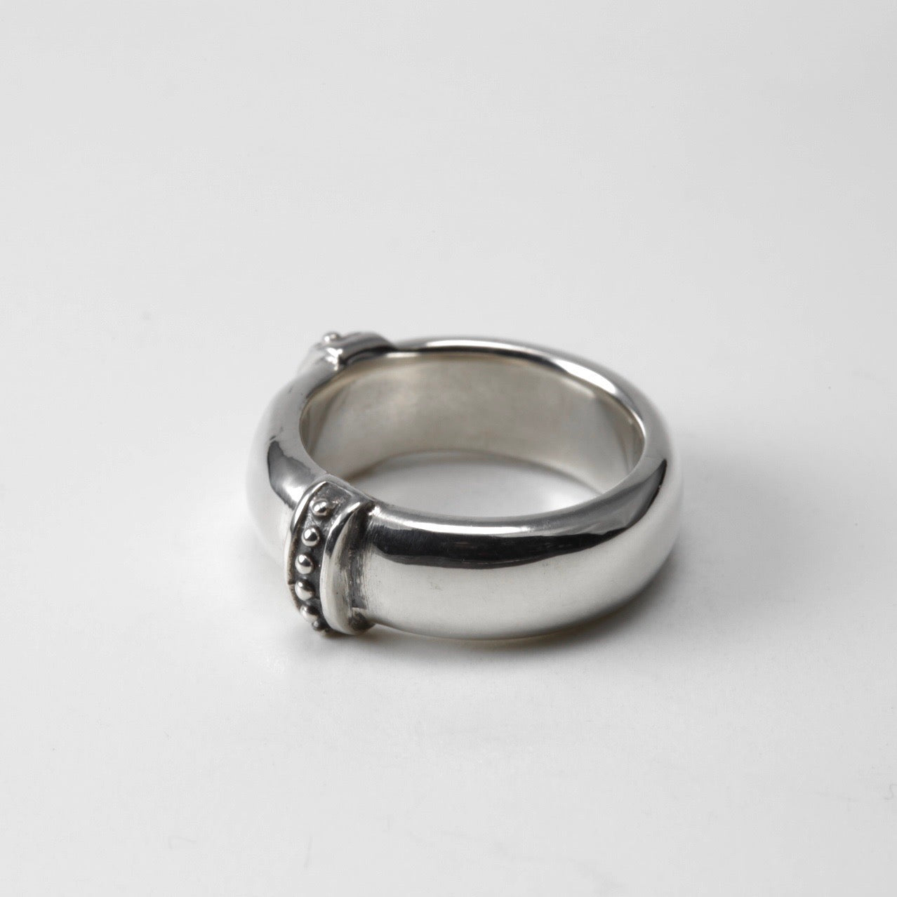 STUDS RING